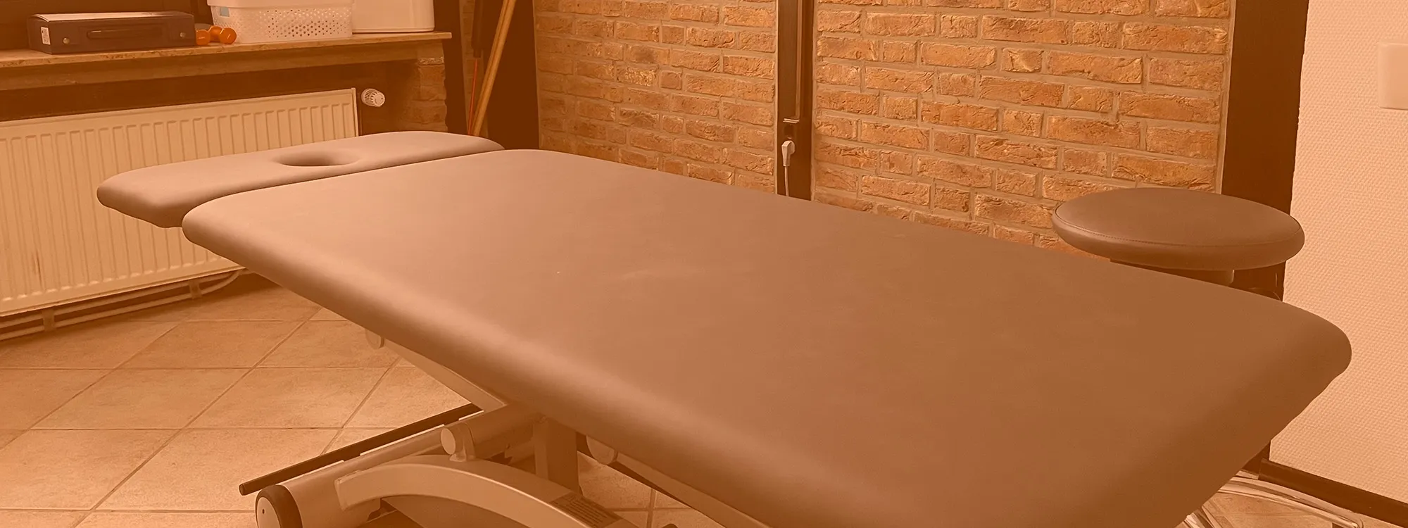 Jan Picz bei einer osteopathischen Behandlung in Krefeld